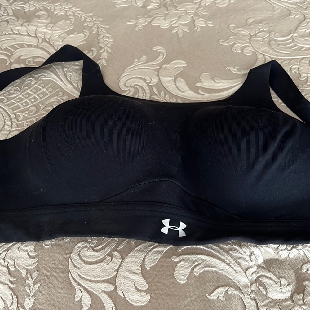 Under Armour black sports bra 36 D new WOT